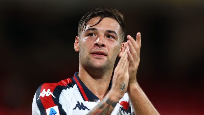 MONZA, ITALY - AUGUST 24: Alessandro Vogliacco of Genoa CFC celebrates after his side win in the Serie match between Monza and Genoa at U-Power Stadium on August 24, 2024 in Monza, Italy. (Photo by Francesco Scaccianoce/Getty Images) Genoa, Vogliacco pronto all’addio: operazione in chiusura in Serie A - immagine 1