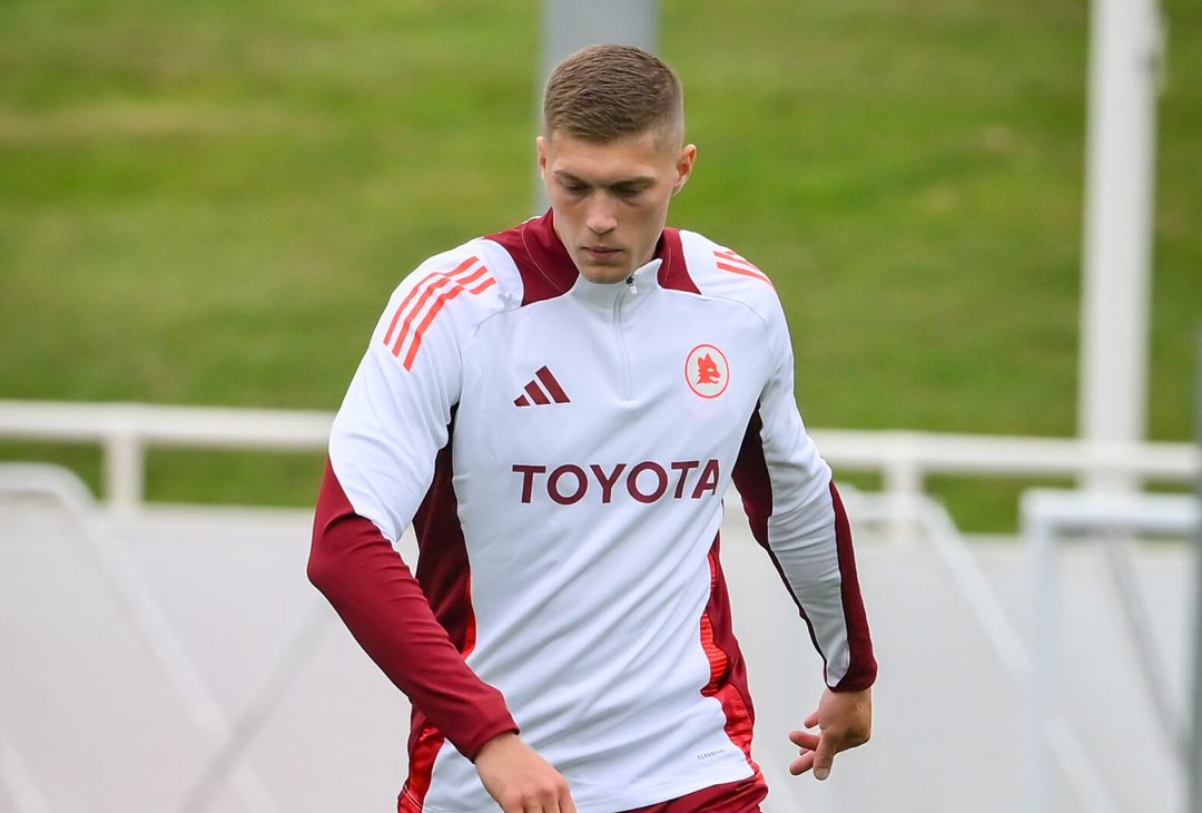 Ritiro Roma, Dovbyk scalda i motori: le indicazioni di De Rossi – FOTO GALLERY - immagine 74