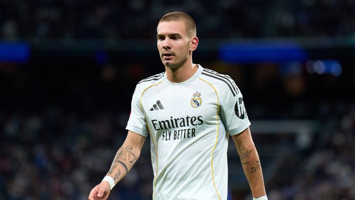 MADRID, SPAIN - MAY 14: Franco Mastantuono of Real Madrid looks on during the LaLiga EA Sports match between Real Madrid CF and Real Oviedo at Estadio Santiago Bernabeu on May 14, 2026 in Madrid, Spain. (Photo by Angel Martinez/Getty Images) La Juventus su Mastantuono, Tuttosport: “I bianconeri ci pensano” - immagine 1