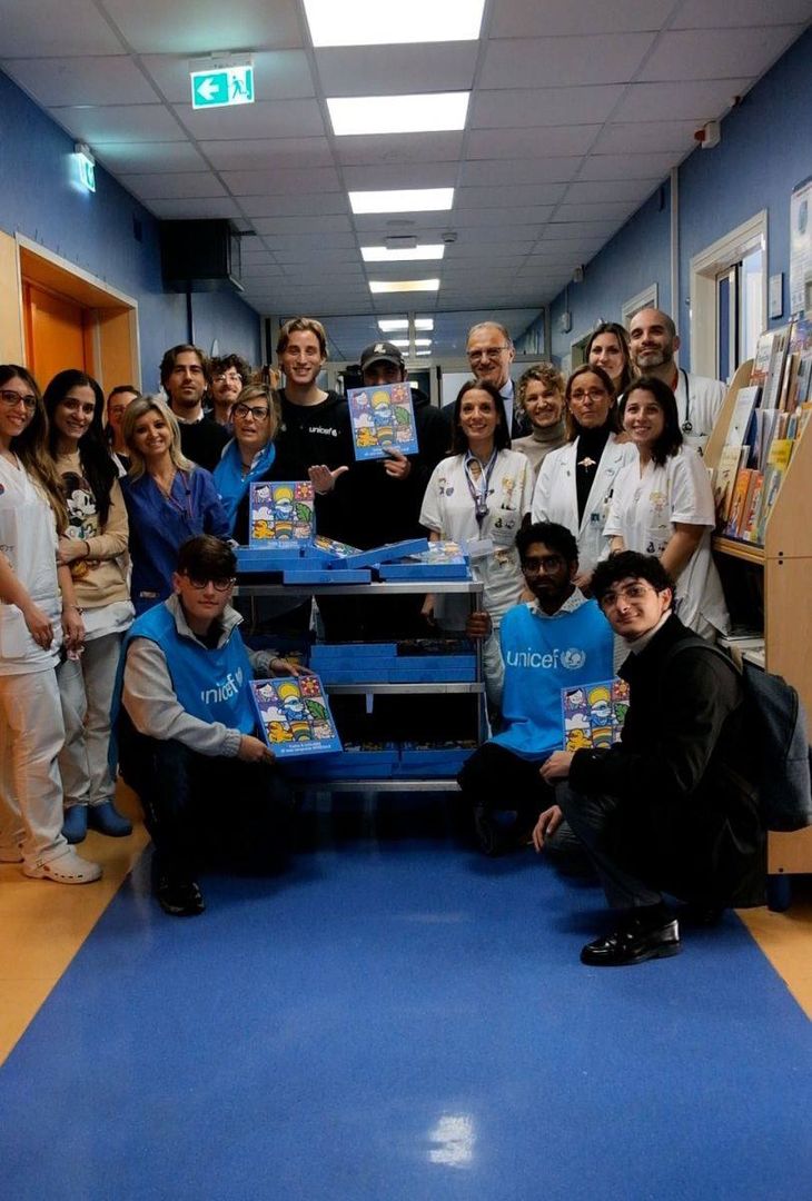 Bove cuore d’oro! L’ex Roma in visita ai bambini ricoverati al Santobono – GALLERY - immagine 4