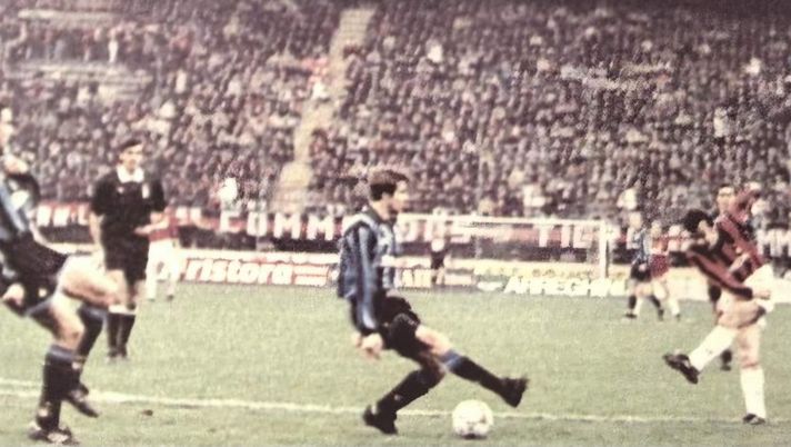 30 anni fa il derby di Totò Schillaci: il Milan vince, ma il suo gol tiene in ansia i rossoneri… 30 anni fa il derby di Totò Schillaci: il Milan vince, ma il suo gol tiene in ansia i rossoneri… - immagine 1