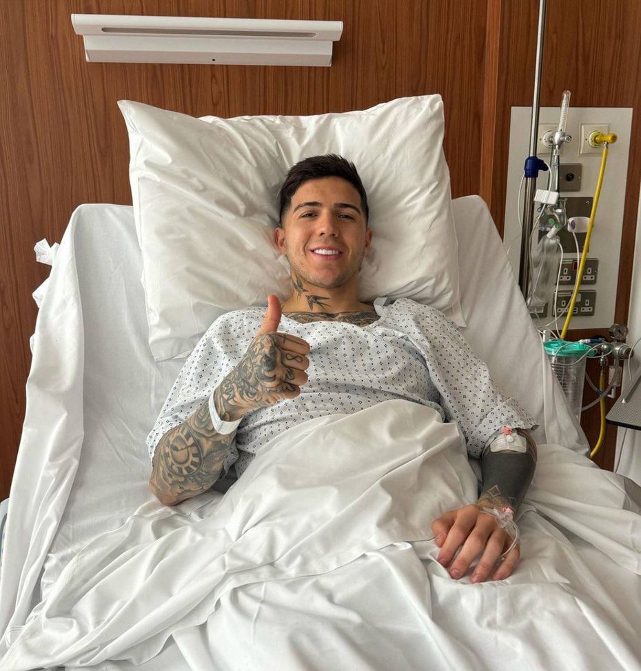 Enzo Fernandez post operazione chirurgica