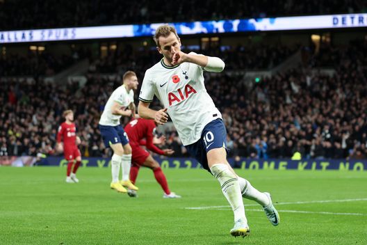 Harry Kane del Tottenham Hotspur esulta dopo aver segnato contro il Liverpool al Tottenham Hotspur Stadium il 6 novembre 2022. (Foto di Catherine Ivill/Getty Images) Tottenham Fulham
