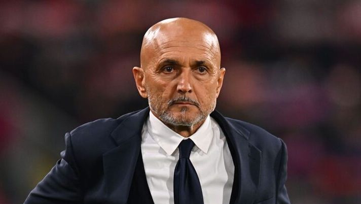 BOLOGNA, ITALY - DECEMBER 14:Luciano Spalletti head coach of Juventus during the Serie A match between Bologna FC 1909 and Juventus FC at Renato Dall'Ara Stadium on December 14, 2025 in Bologna, Italy. (Photo by Alessandro Sabattini/Getty Images) Spalletti: “Chiesa, qualità altissima ma gioca in un’altra squadra! Ora diamo fiducia a David perché…” - immagine 1