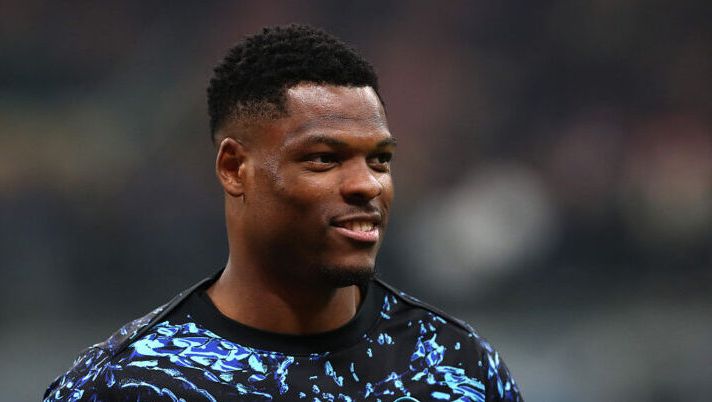 MILAN, ITALY - NOVEMBER 09: Denzel Dumfries of Internazionale warms up prior to the Serie A match between FC Internazionale and SS Lazio at Giuseppe Meazza Stadium on November 09, 2025 in Milan, Italy. (Photo by Marco Luzzani/Getty Images) DAI CAMPI – Dumfries, Cambiaghi, Rovella, Conceicao, Nzola, Stengs, Fazzini, Freuler, Cuadrado: le novità - immagine 1