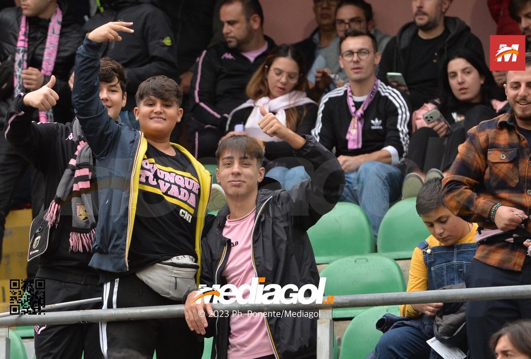 FOTOTIFO Palermo-Cittadella 0-1, gli scatti ai tifosi al “Renzo Barbera” (GALLERY) - immagine 42