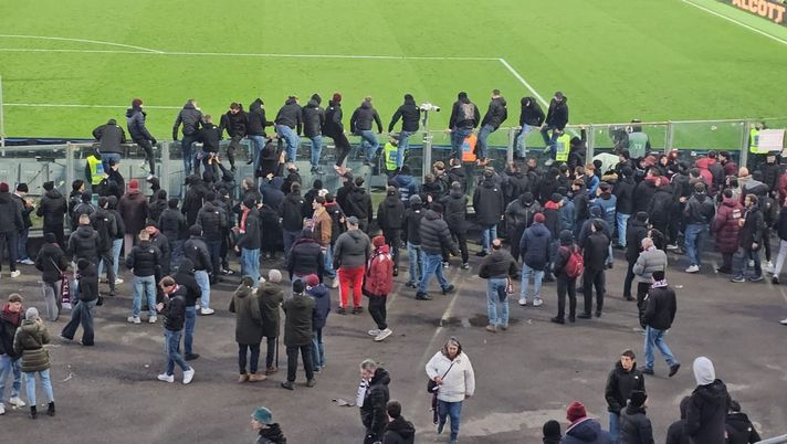 Il Como ne fa 6, il Toro affonda: confronto squadra-tifosi a fine match Il Como ne fa 6, il Toro affonda: confronto squadra-tifosi a fine match - immagine 1