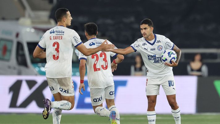 RIO DE JANEIRO, BRAZIL - OCTOBER 1: Rodrigo Nestor of Bahia celebrates after scoring the first goal of his team with Gabriel Xavier during the match between Botafogo and Bahia as part of Brasileirao 2025 at Estadio Olimpico Nilton Santos on October 1, 2025 in Rio de Janeiro, Brazil. (Photo by Wagner Meier/Getty Images) Bahia-Internacional, Brasileirao: dove vederla in streaming gratis e diretta tv - immagine 1