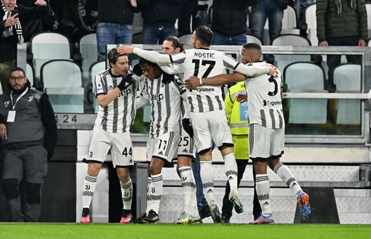 TURIN, ITALY - FEBRUARY 28: Juan Cuadrado of Juventus celebrates with teammates after scoring his team's first goal during the Serie A match between Juventus and Torino FC at Allianz Stadium on February 28, 2023 in Turin, Italy. (Photo by Chris Ricco - Juventus FC/Juventus FC via Getty Images)