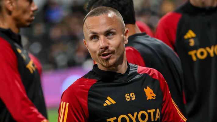 PERTH, AUSTRALIA - MAY 30: AS Roma player Angelino during a training session at HBF Park on May 30, 2024 in Perth, Australia. (Photo by Fabio Rossi/AS Roma via Getty Images) Angelino: “Contentissimo del riscatto, mi sono innamorato della Roma dal primo giorno” - immagine 1