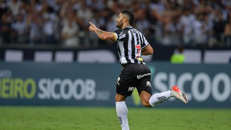 BELO HORIZONTE, BRAZIL - MARCH 06: Hulk of Atletico Mineiro celebrates after scoring the first goal of his team during a match between Atletico MG and Cruzeiro as part of Campeonato Mineiro 2022 at Mineirao Stadium on March 06, 2022 in Belo Horizonte, Brazil. (Photo by Pedro Vilela/Getty Images)