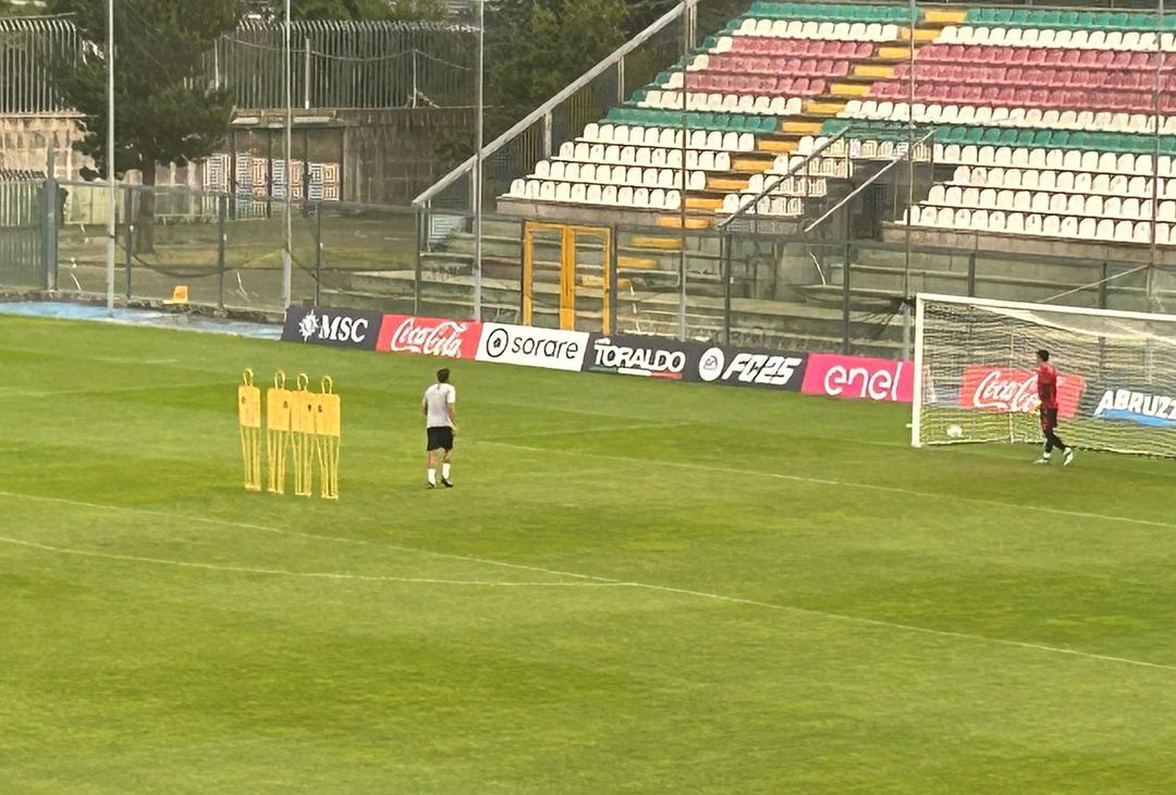 GALLERY Castel di Sangro, Anguissa si allena a tirare le punizioni - immagine 4