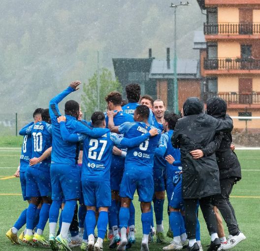 I giocatori dell'Athletic Escaldes esultano