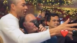 Dida e Serginho scatenati al Natale di Casa Milan: alte vette e loro cantano “Volare”