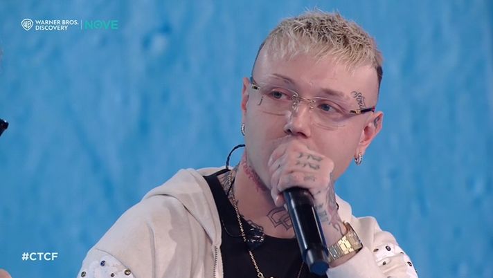 Lo sfogo di Lazza: “Non fate i grattoni. Poi mio zio paga, mia suocera paga… e quelli che…” Lo sfogo di Lazza: “Non fate i grattoni. Poi mio zio paga, mia suocera paga… e quelli che…” - immagine 1