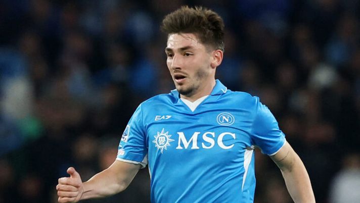 NAPLES, ITALY - MARCH 30: Billy Gilmour of Napoli during the Serie A match between Napoli and AC Milan at Stadio Diego Armando Maradona on March 30, 2025 in Naples, Italy. (Photo by Francesco Pecoraro/Getty Images) Napoli, ecco tutti i dubbi di formazione di Conte: il possibile turnover in vista del Pisa - immagine 1