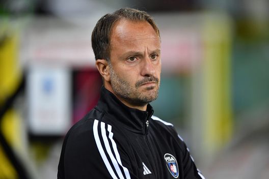 TURIN, ITALY - SEPTEMBER 25: Pisa head coach Alberto Gilardino looks on during the Coppa Italia match between Torino and Pisa at Stadio Olimpico on September 25, 2025 in Turin, Italy. (Photo by Valerio Pennicino/Getty Images)
