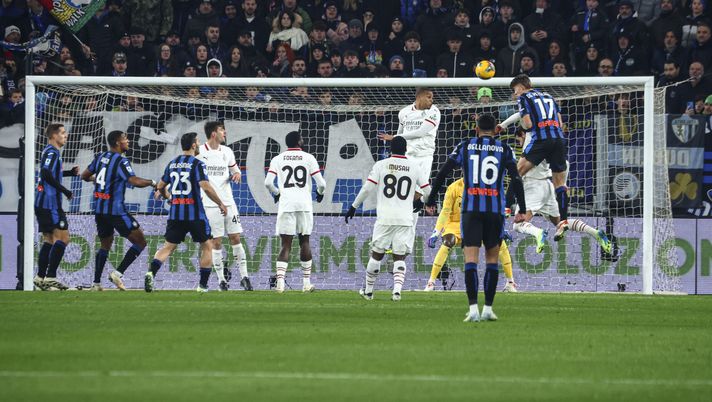 BERGAMO, ITALY - DECEMBER 06: Charles De Ketelaere of Atalanta scores the opening goal during the Serie A match between Atalanta and AC Milan at Gewiss Stadium on December 06, 2024 in Bergamo, Italy. (Photo by Giuseppe Cottini/Getty Images) Atalanta-Milan-SerieA