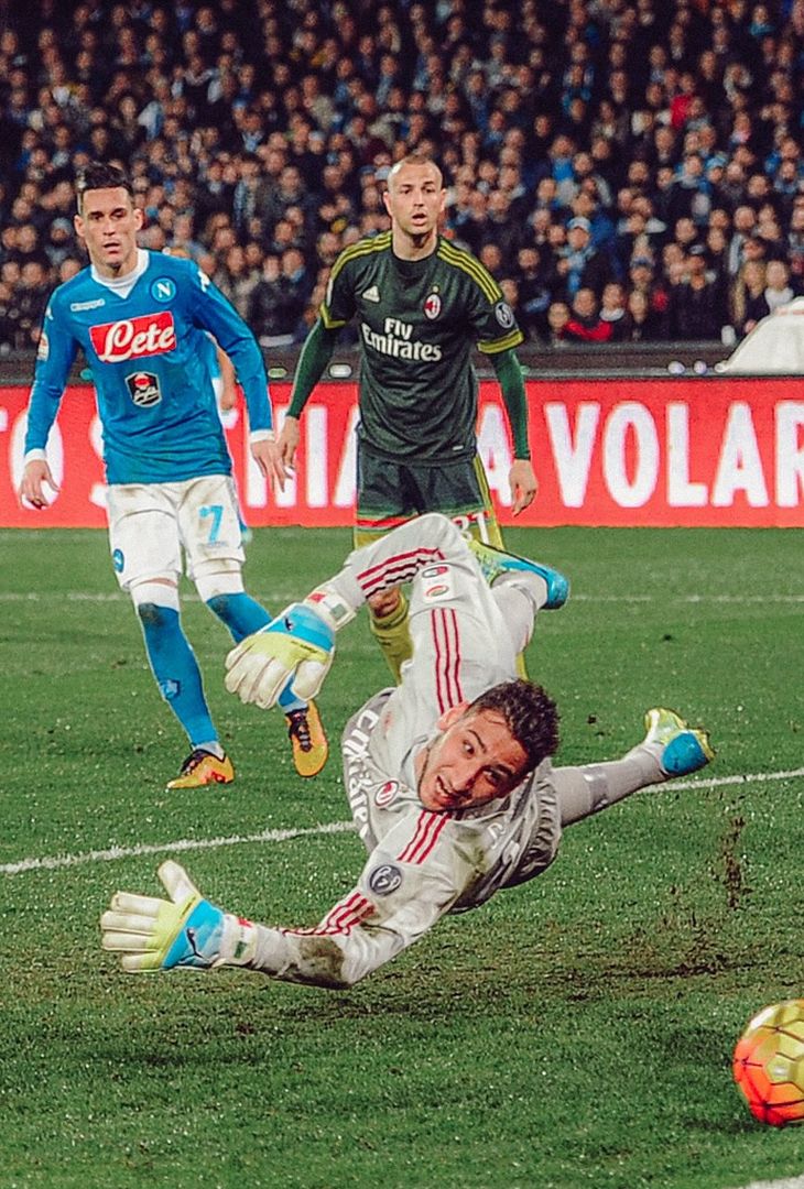 GALLERY Napoli-Milan, quante emozioni: gli scatti più belli delle sfide passate - immagine 10