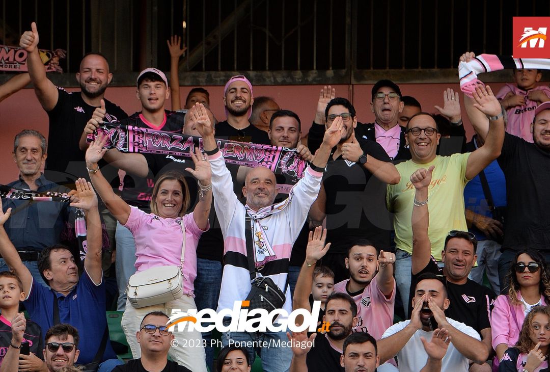 FOTOTIFO Palermo-Lecco, gli scatti ai tifosi al “Renzo Barbera” (GALLERY) - immagine 51