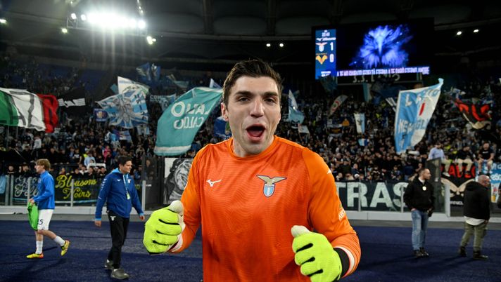 ROME, ITALY - APRIL 27: Christos Mandas of SS Lazio celebrates a vitory after the Serie A TIM match between SS Lazio and Hellas Verona FC at Stadio Olimpico on April 27, 2024 in Rome, Italy. (Photo by Marco Rosi/Getty Images) Mandas esordio derby Lazio