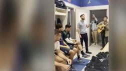 VIDEO / Euro 2024, Rocco Hunt fa visita agli Azzurri e canta nello spogliatoio