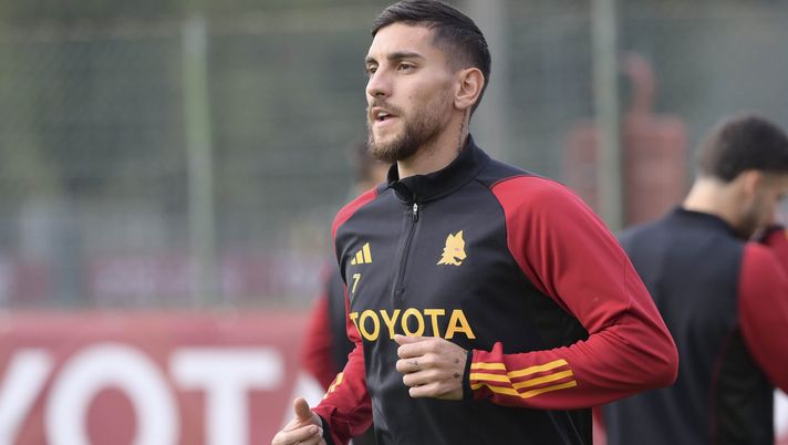 ROME, ITALY - NOVEMBER 24: AS Roma player Lorenzo Pellegrini during training session at Centro Sportivo Fulvio Bernardini on November 24, 2023 in Rome, Italy. (Photo by Luciano Rossi/AS Roma via Getty Images) Torna Pellegrini, Sanches resta ai box - immagine 1