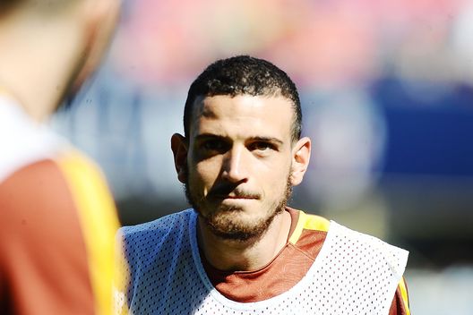 BOLOGNA, ITALIA - 23 SETTEMBRE: Alessandro Florenzi dell'AS Roma durante il riscaldamento prima dell'inizio della partita di Serie A tra Bologna FC e AS Roma allo Stadio Renato Dall'Ara, il 23 settembre 2018 a Bologna, Italia. (Foto di Mario Carlini / Iguana Press/Getty Images) Caso scommesse, Fagioli: “Da Vlahovic 100mila euro cash per pagare i debiti”- immagine 3