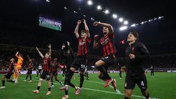 Anema e core rossoneri: alla fine tutti sotto la curva dei tifosi del Milan