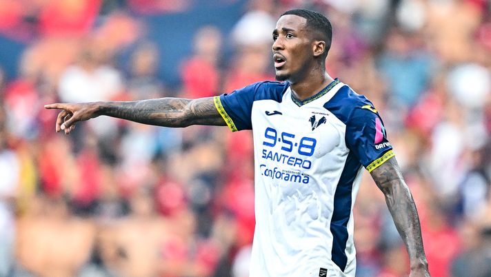 GENOA, ITALY - SEPTEMBER 1: Jackson Tchatchoua of Hellas Verona reacts during the Serie A match between Genoa CFC and Hellas Verona FC at Stadio Luigi Ferraris on September 1, 2024 in Genoa, Italy. (Photo by Simone Arveda/Getty Images) Verona, Tchatchoua suona la carica: “Con il Toro voltiamo pagina e proviamo a vincere” - immagine 1