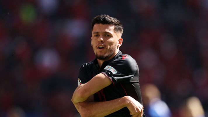 HAMBURG, GERMANY - JUNE 19: Mirlind Daku of Albania removes his shirt to give to a fan after the draw in the UEFA EURO 2024 group stage match between Croatia and Albania at Volksparkstadion on June 19, 2024 in Hamburg, Germany. (Photo by Julian Finney/Getty Images) Fiorentina su Daku, il tecnico del Rubin Kazan conferma: “Sono interessati” - immagine 1