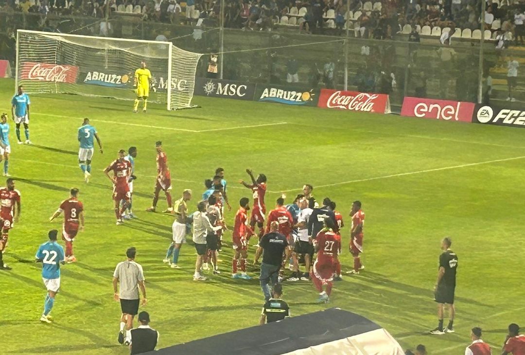 GALLERY Napoli-Brest, clamorosa rissa fra Natan e Del Castillo nel finale - immagine 9