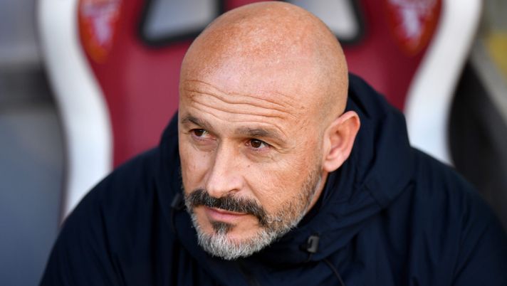 TURIN, ITALY - DECEMBER 21: Vincenzo Italiano, Head Coach of Bologna, looks on prior to the Serie A match between Torino and Bologna at Stadio Olimpico di Torino on December 21, 2024 in Turin, Italy. (Photo by Valerio Pennicino/Getty Images) Italiano pre Bologna-Torino: “Orsolini in panca. Vogliamo esprimerci al meglio” - immagine 1