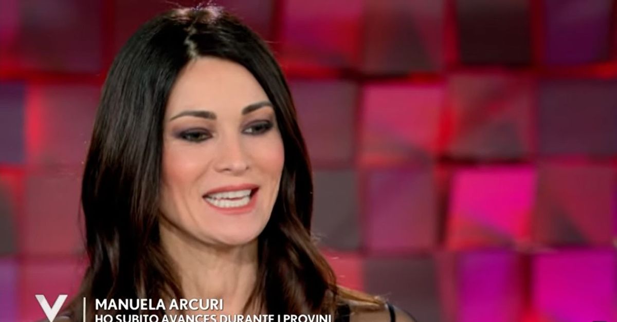 Manuela Arcuri: “Un regista mi chiese di fargli vedere il seno durante un provino” Manuela Arcuri: “Un regista mi chiese di fargli vedere il seno durante un provino”
