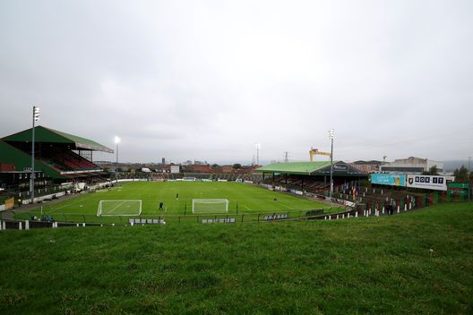 Vista del piccolo stadio di Belfast in cui si è giocata Irlanda del Nord u21-Germania u21. (Foto di Jan Kruger/Getty Images)