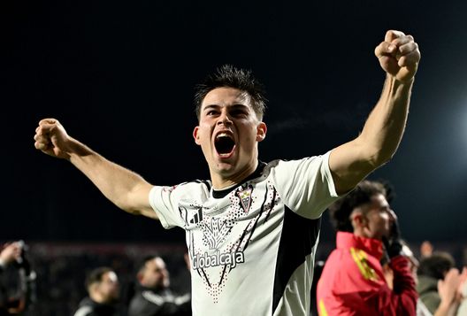 ALBACETE, SPAIN -GENNAIO 14: Javi Moreno dell'Albacete Balompie celebra la vittoria in Copa del Rey nel 16esimo Round nel match fra between Albacete Balompie e Real Madrid allo Estadio Carlos Belmonte a Gennaio 14, 2026 in Albacete, Spagna. (Photo by Denis Doyle/Getty Images). Inedito in Segunda Division: cartellini congelati fino alla 35esima giornata!- immagine 2