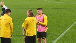 VIDEO VN – Jovic “riassaggia” il prato del Franchi. E scherza con i compagni