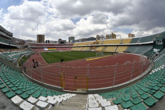 Lo stadio Hernando Siles di La Paz in cui si giocherà Bolivia-Argentina (Photo by Aizar Raldes - Pool/Getty Images) Il derby dei voli: Lautaro in Bolivia, Pulisic dal Mississipi- immagine 2