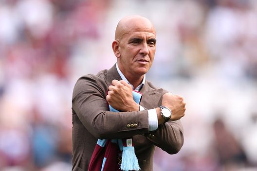 LONDON, ENGLAND - SEPTEMBER 16: Former West Ham United player Paolo Di Canio speaks to the crowd before the match during the Premier League match between West Ham United and Manchester City at London Stadium on September 16, 2023 in London, England. (Photo by Alex Pantling/Getty Images) Di Canio: “Il nostro calcio non si evolve. Al Chelsea sono tutti 20enni, qui torna Matic”- immagine 2