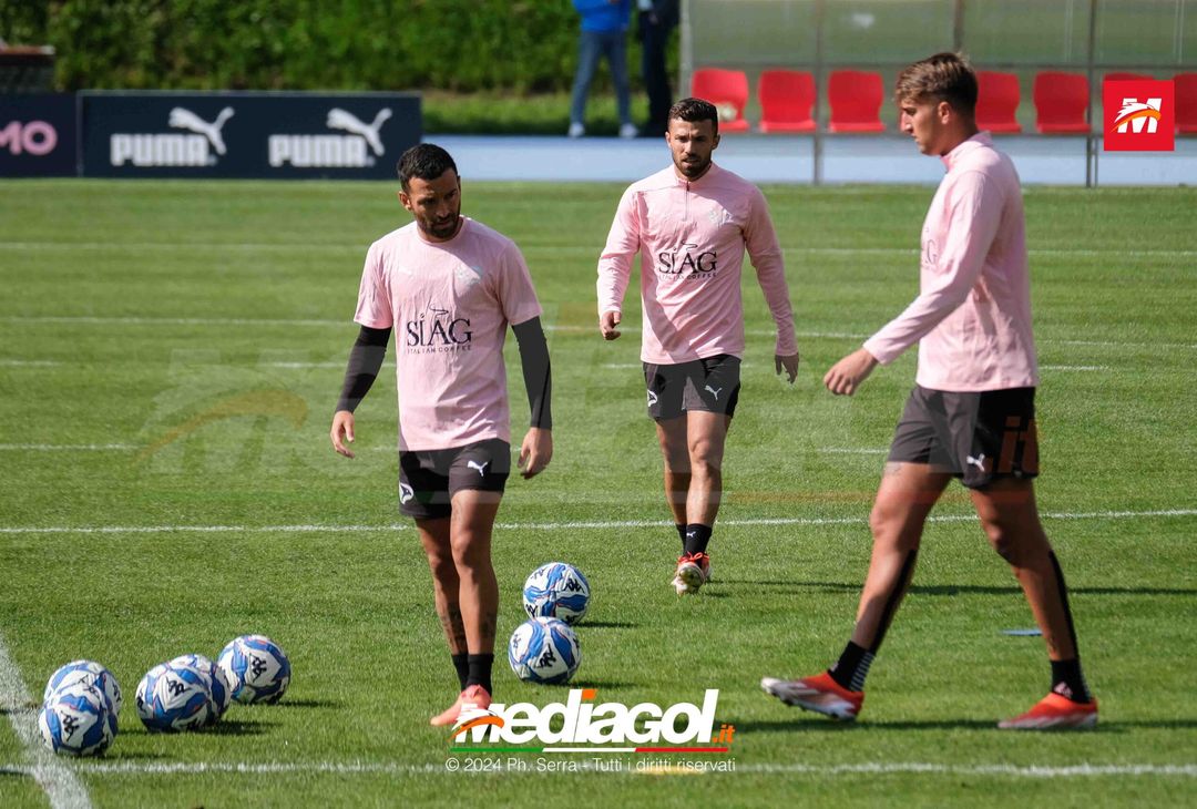 FOTO Ritiro Palermo, seduta mattutina al centro Aquagranda (GALLERY) - immagine 16