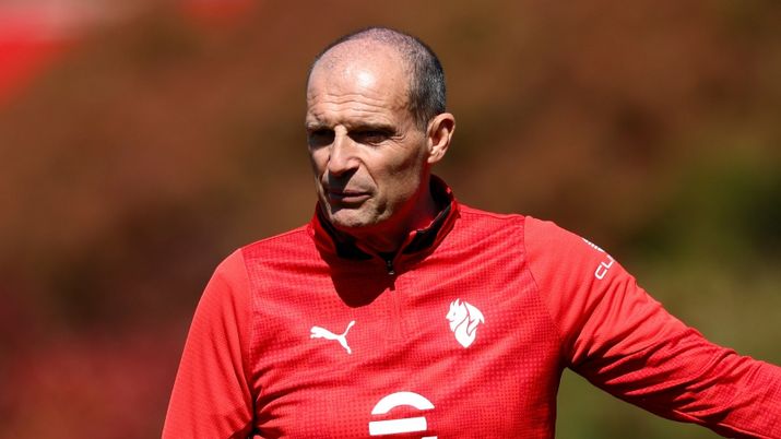 Massimiliano Allegri (allenatore AC Milan), qui durante una seduta di allenamento con i rossoneri a Milanello | AC Milan News (Getty Images) Cattaneo: 'Ecco qual è stato il grandissimo merito di Allegri in questo Milan'. Ma poi fa notare che ...