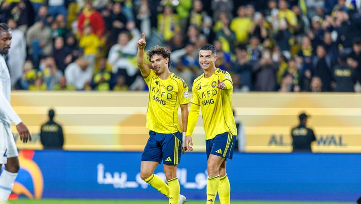 RIYADH, SAUDI ARABIA - DECEMBER 27: Joao Felix of team Al-Nassr FC celebrates scoring their third goal with Cristiano Ronaldo of team Al-Nassr FC during the Saudi Pro League match between Al Nassr and Al Okhdood at Al Awwal Park on December 27, 2025 in Riyadh, Saudi Arabia. (Photo by Abdullah Ahmed/Getty Images) Ex Serie A Felix Cristiano Ronaldo
