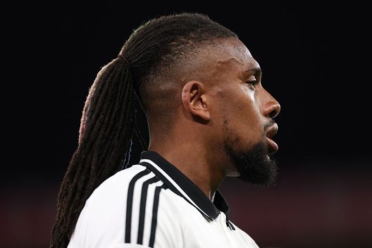 Bournemouth, Inghilterra - 14 aprile 2025: Alex Iwobi durante la partita contro il Bournemouth. (Foto di Michael Steele/Getty Images) Fulham, Alex Iwobi multato dopo la condivisione di contenuti vietati: il motivo- immagine 3