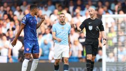 Premier, clamoroso errore di Taylor durante Chelsea-City: rigore netto non fischiato