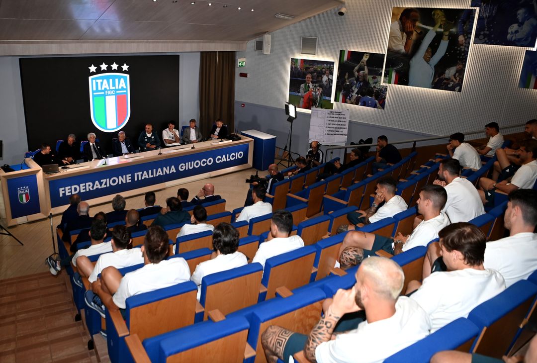 Totti ritrova Pellegrini e Spalletti a Coverciano – FOTO GALLERY - immagine 12