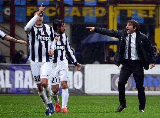Alessandro Matri celebra la sua rete nel 2013 contro l'Inter. AFP PHOTO / OLIVIER MORIN (Photo credit should read OLIVIER MORIN/AFP via Getty Images) Matri ricorda gli anni alla Juventus con Conte: “Con lui correvamo nudi”- immagine 2
