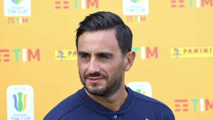 REGGIO NELL'EMILIA, ITALY - AUGUST 26: Alberto Aquilani head coach of ACF Fiorentina looks on before the Primavera TIM Cup Final match between Hellas Verona and ACF Fiorentina at Mapei Stadium - Citta' del Tricolore on August 26, 2020 in Reggio nell'Emilia, Italy. (Photo by Alessandro Sabattini/Getty Images) Sky – Due club di Serie A si contendono Abate e Aquilani: cosa filtra dopo i primi contatti - immagine 1