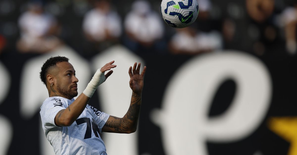 Brasile, ruba un pallone firmato da Neymar e si becca una condanna shock a 17 anni