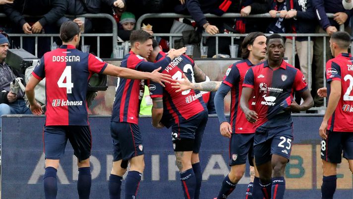 FOTO La maglia commemorativa per Gigi Riva con la quale giocherà il Cagliari - immagine 1