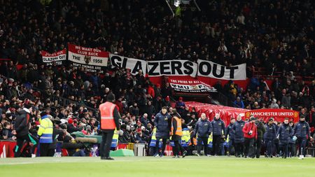 manchester-united-i-tifosi-contro-la-proprieta-glazer-il-club-sta-lentamente-morendo